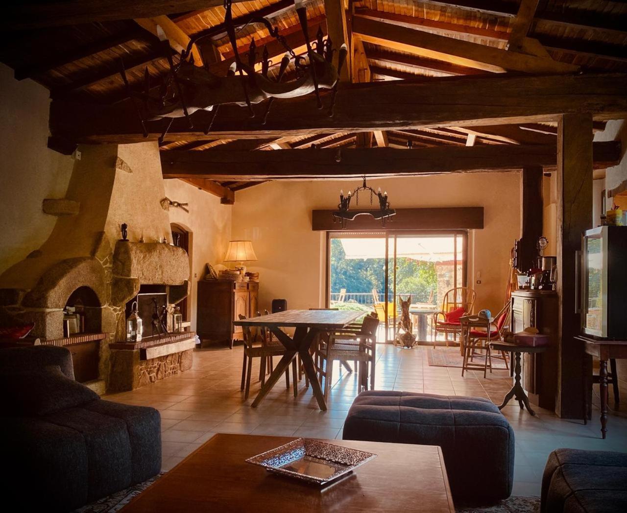 Le Moulin Du Guy, Proche Du Puy Dufou Bed and Breakfast Chanverrie Buitenkant foto