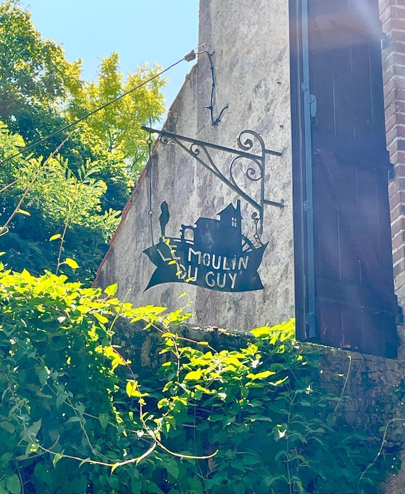 Le Moulin Du Guy, Proche Du Puy Dufou Bed and Breakfast Chanverrie Buitenkant foto