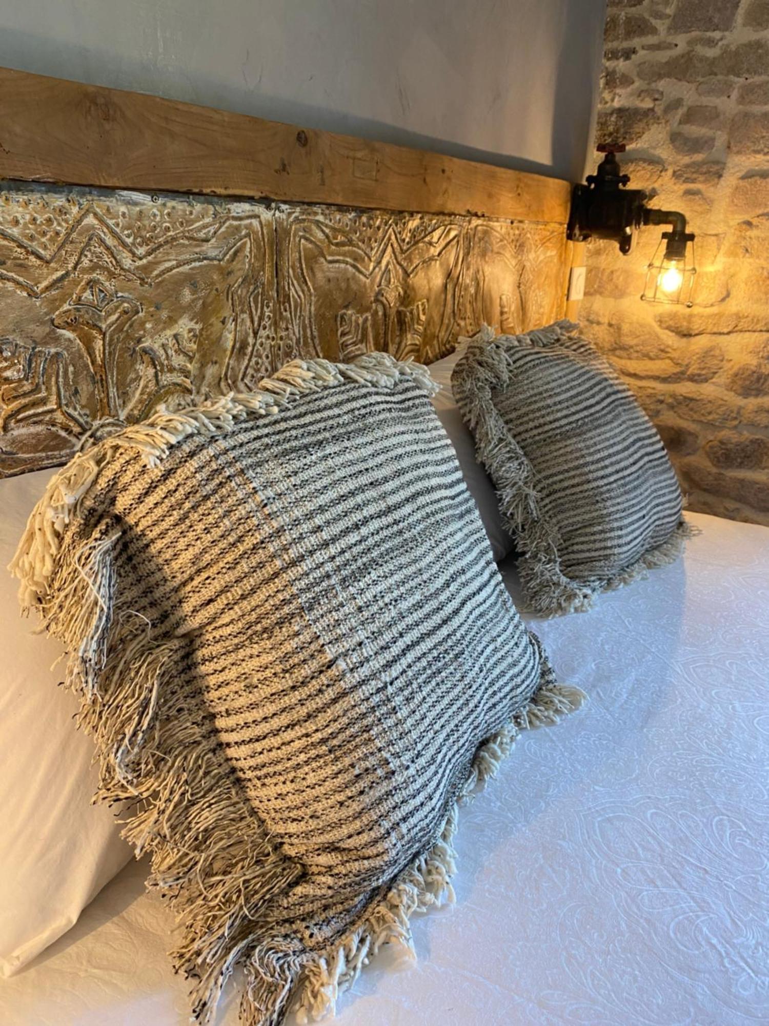 Le Moulin Du Guy, Proche Du Puy Dufou Bed and Breakfast Chanverrie Buitenkant foto