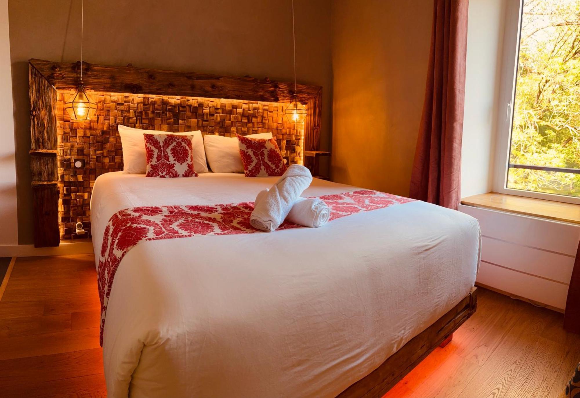 Le Moulin Du Guy, Proche Du Puy Dufou Bed and Breakfast Chanverrie Buitenkant foto