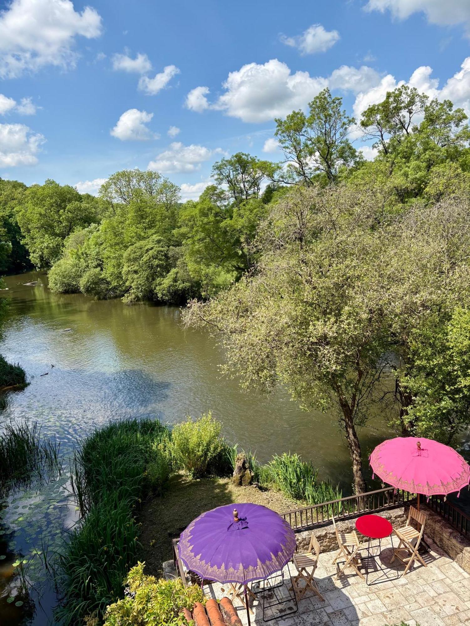 Le Moulin Du Guy, Proche Du Puy Dufou Bed and Breakfast Chanverrie Buitenkant foto