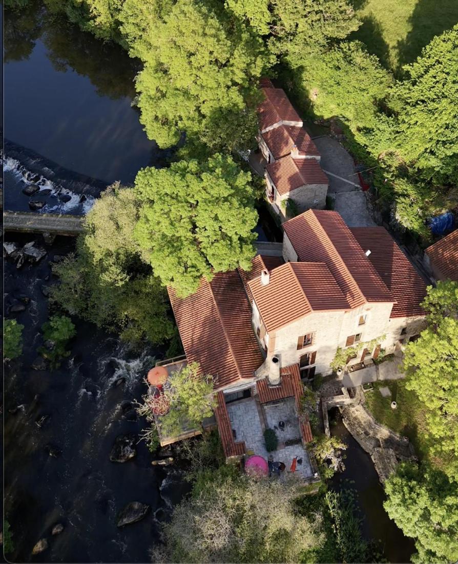 Le Moulin Du Guy, Proche Du Puy Dufou Bed and Breakfast Chanverrie Buitenkant foto