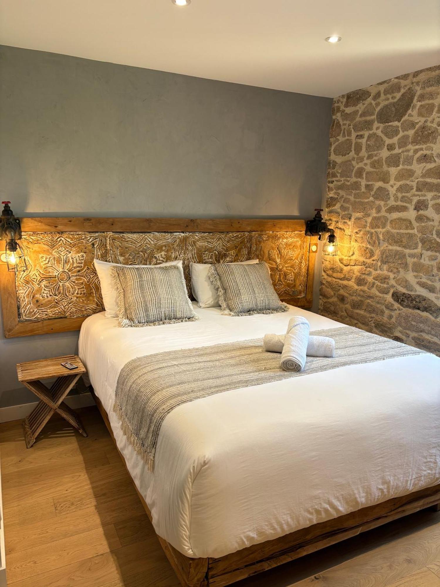 Le Moulin Du Guy, Proche Du Puy Dufou Bed and Breakfast Chanverrie Buitenkant foto